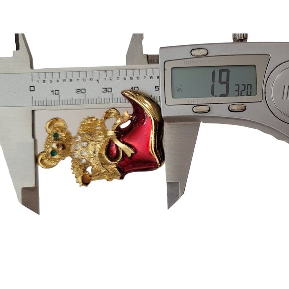 Avante Gold Tone Enamel Rhinestone Bear In Christmas Stocking Brooch Signed K823 - Picture 7 of 8